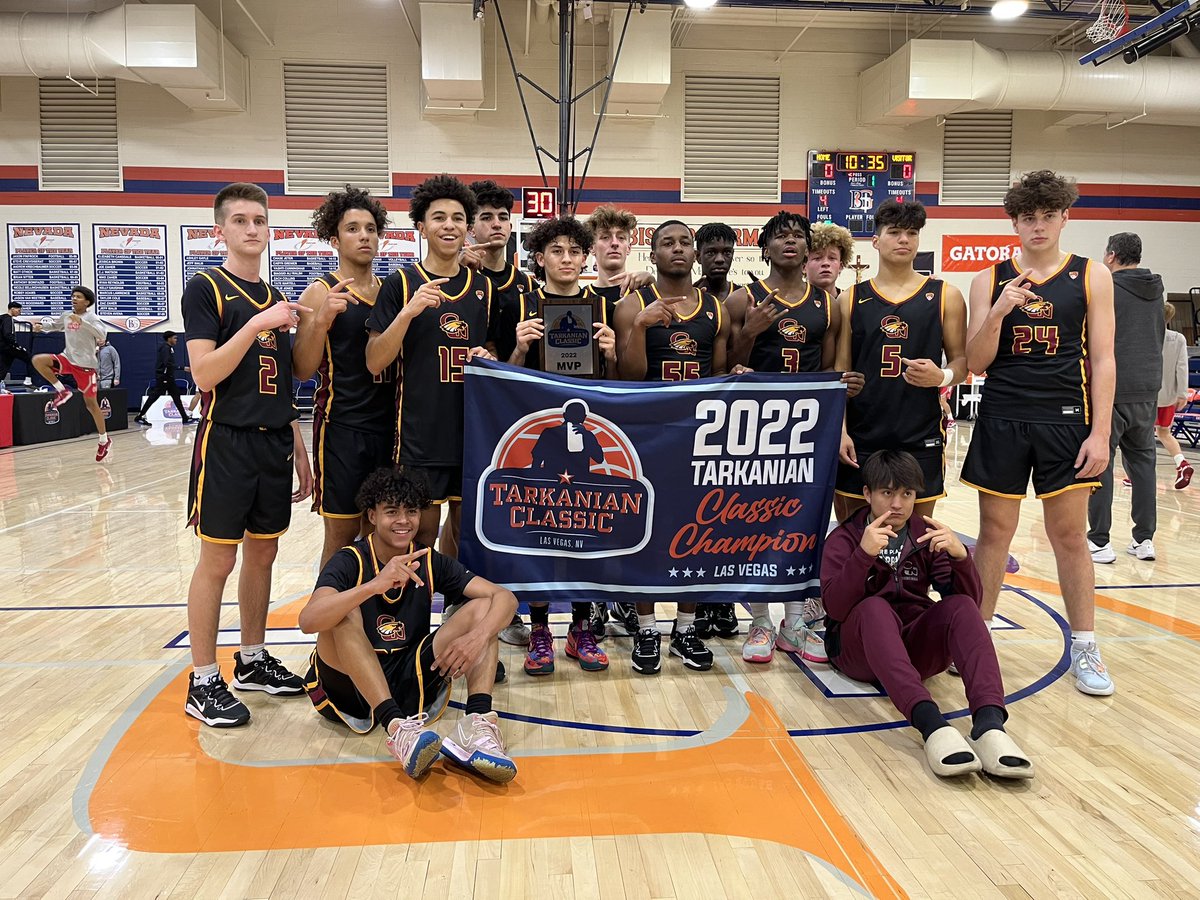 VanesssaM80's tweet photo. These young men r INSANE!!!🥶2 X Tark CHAMPS!! Blowing teams outta the gym!😤 next on the list…Modesto Tourney #runemover🚂 @ClovisWestBask1 https://t.co/EWrQnMYnIn