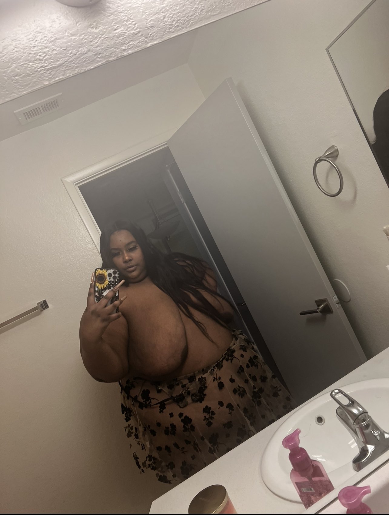 Titty Thursday 😂 #ssbbw #ssbbwbelly #porn #pornhub #onlyfans #whore #paypig https://t.co/LZC9lDU7ZK