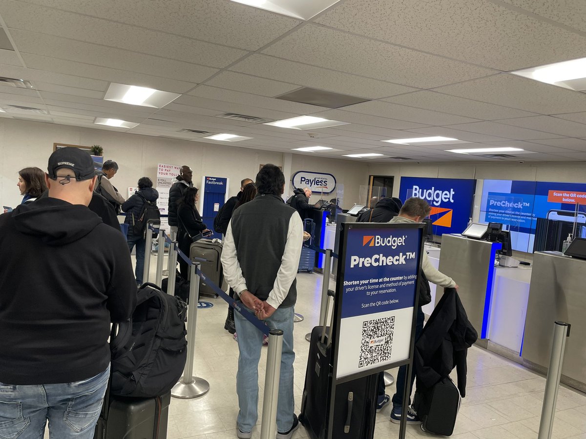 JusticeEagan's tweet photo. @Budget imagine u know how many rentals you have and @ what time, and u staff for 1/10 of that @ EWR https://t.co/ZbdN8rPVWh