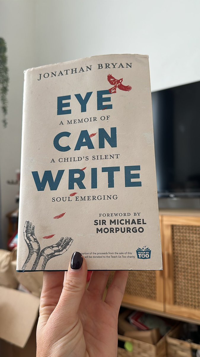 ciara_brown00's tweet photo. So far, my favourite book in 2022. thank you @eyecantalk for this 🫶 https://t.co/mbXuALHYku