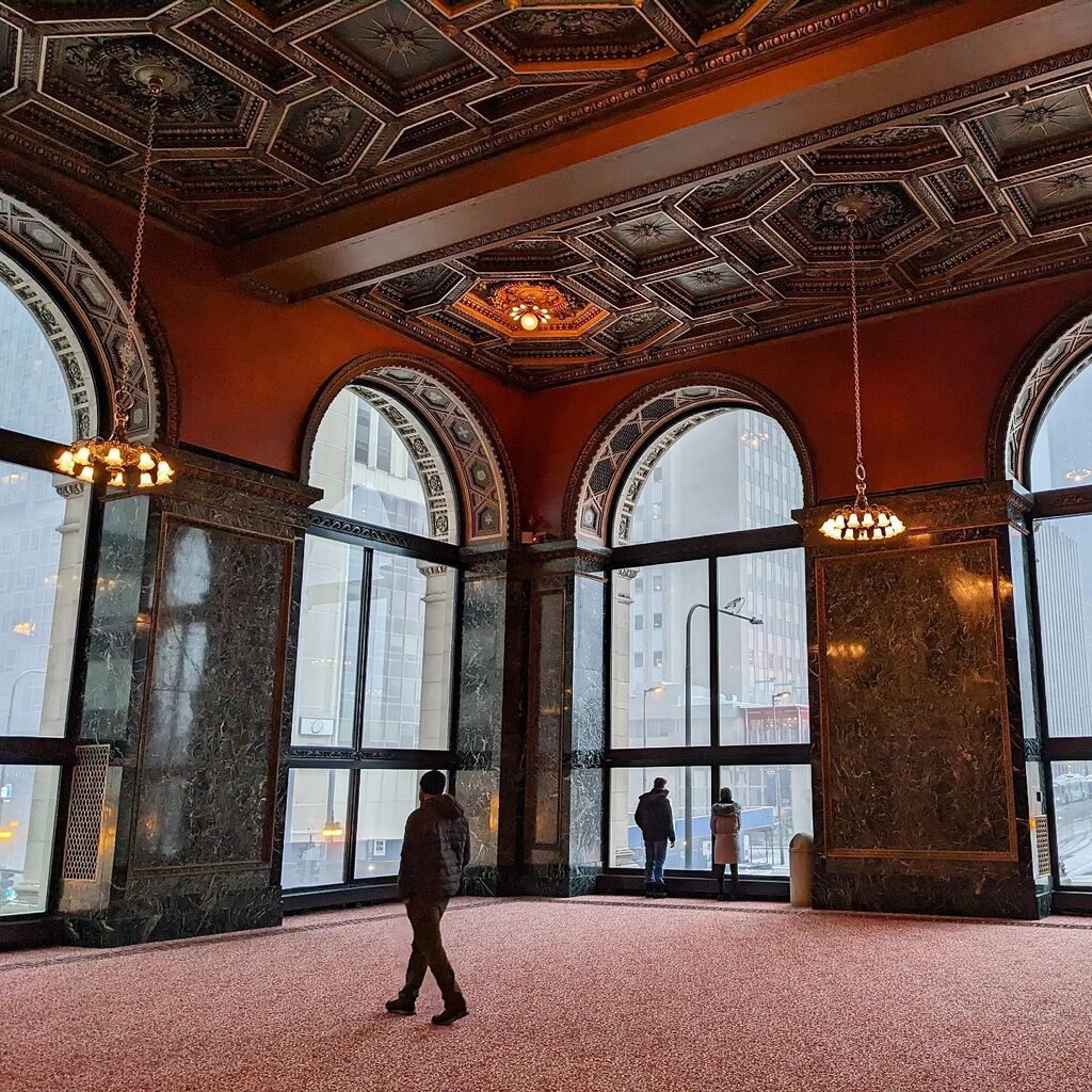 InsideChiTours's tweet photo. Stayed warm and mainly indoors on both of our #interiorarchitecture walking tours today! The snow outside was beautiful.
.
#insidechicagowalkingtours #insidechicago #Chicago #walkingtours #supportsmallbusiness #womanownedbusiness #shopsmall #shoplocal #a… https://t.co/L1qU52Unpp https://t.co/z5lWvFns0M