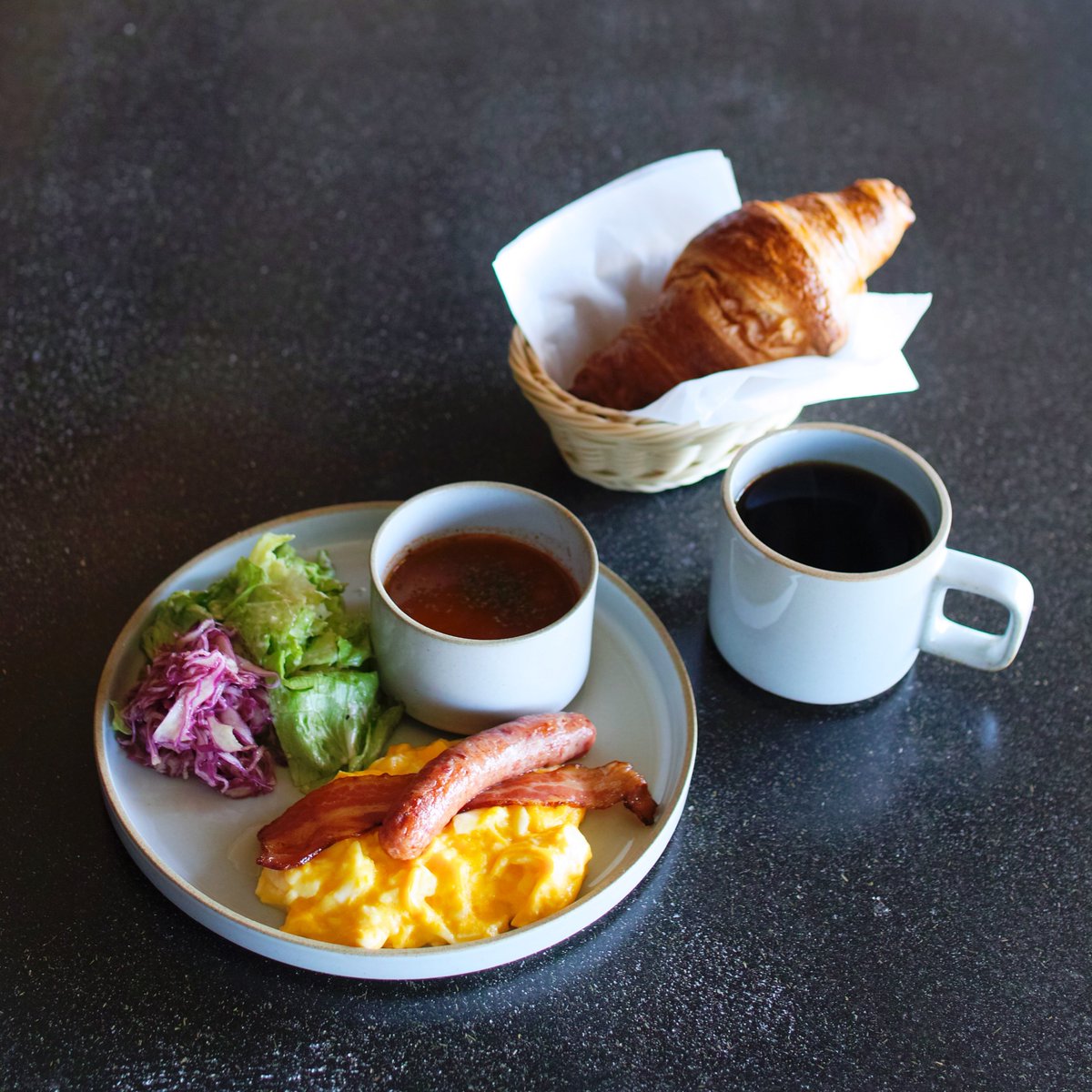 showakinenpark's tweet photo. いよいよオカカフェが明日24日（土）11：00からオープンいたします！コーヒーとパンでひと休みにも、プレートでブランチにもご利用いただけますよ◎

フルブランチ 1,550円
キャラメルラテ 580円
クロワッサンソフト 660円 https://t.co/nr0sNjqtwR