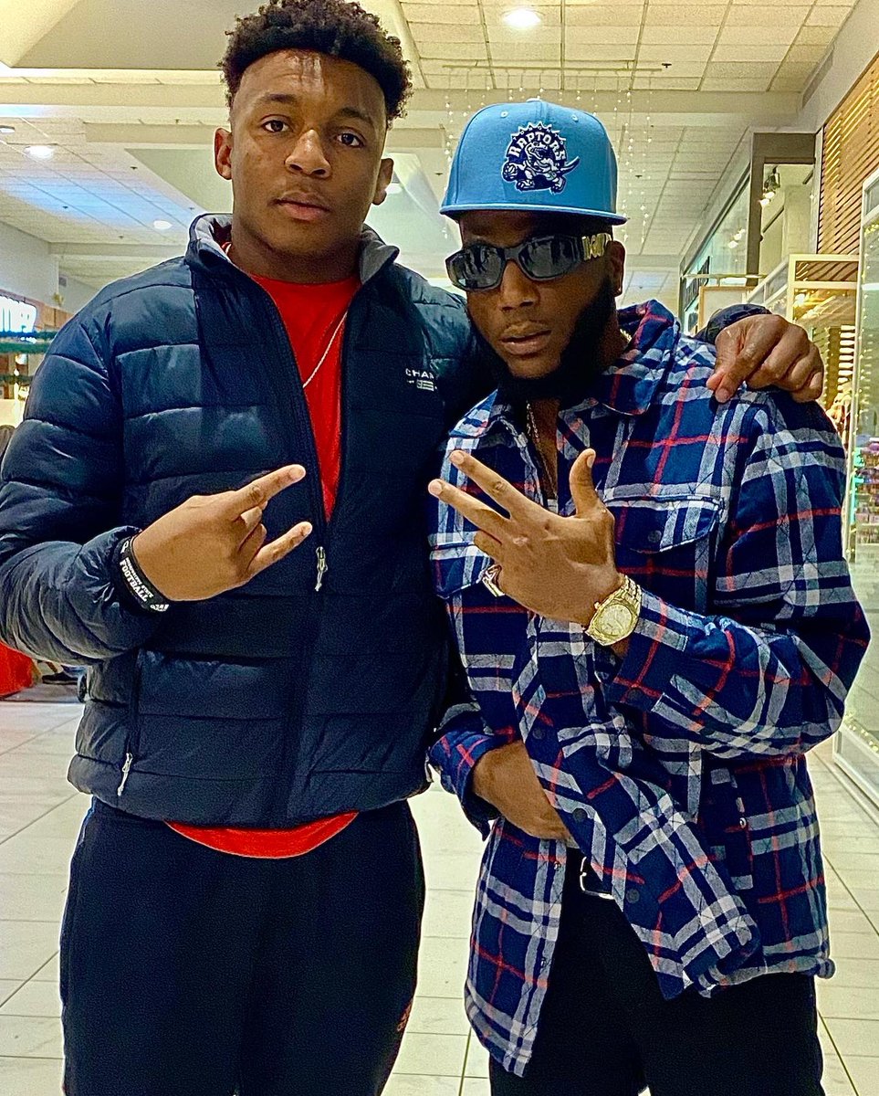 tracybillups14's tweet photo. Real Recognize Real 🐶👑❗️ #msucommit #msu #HailState #AllAmerican #issacsmith https://t.co/J7xpZkQpCL