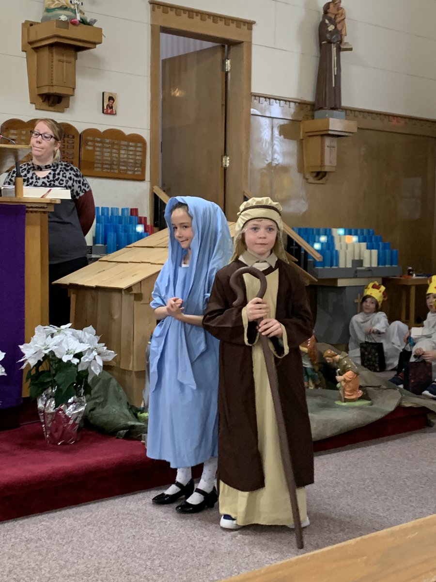 MoniqueMayer9's tweet photo. Aujourd'hui, nous avons célébré Noël à la paroisse Saint-Joachim. Quelle belle messe animée par nos élèves ! Merci à tous ceux et celles qui se sont déplacés pour célébrer avec nous. @Daph_Wallbridge @CSCDGR https://t.co/o9rR4UO2MH