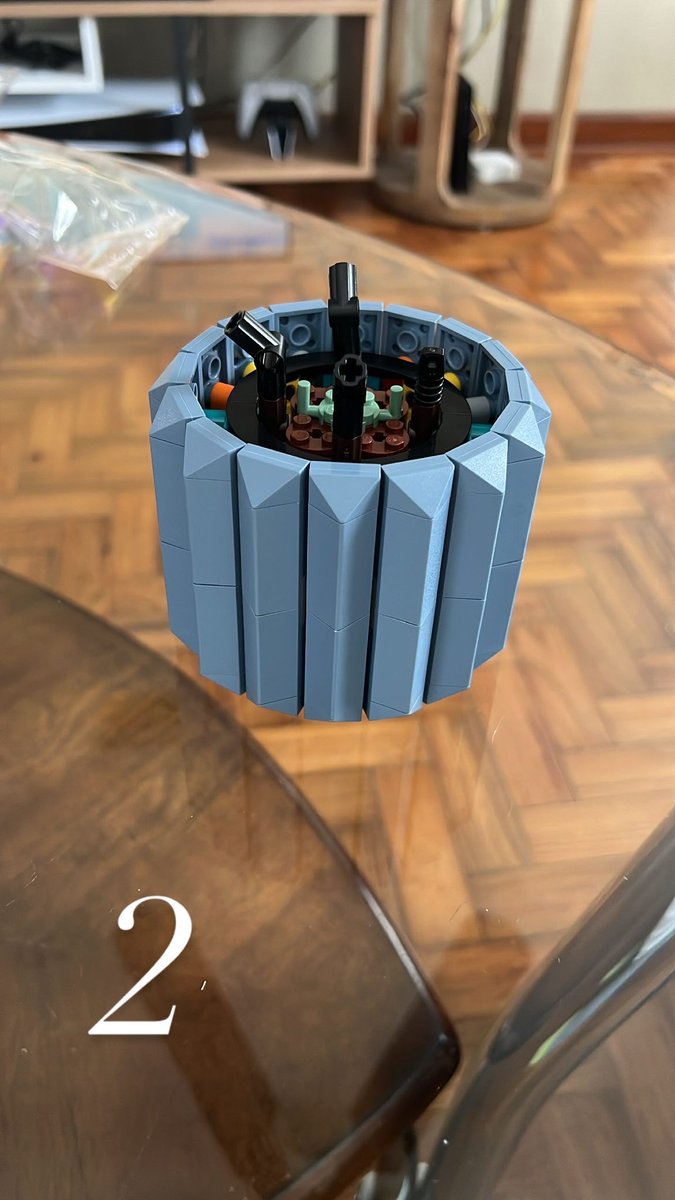 karistokat's tweet photo. i made the @LEGO_Group orchid today https://t.co/hpNwW4kfKU