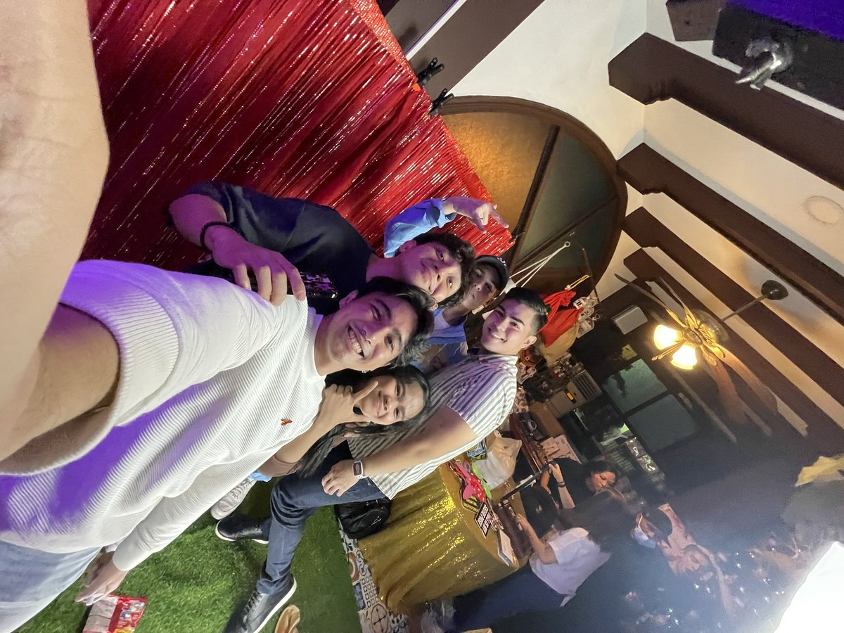 crismarmench's tweet photo. Merry Christmas!

(ambag ko hehe idk what's already posted but here you go ☺️) https://t.co/NfvM9GSnzN