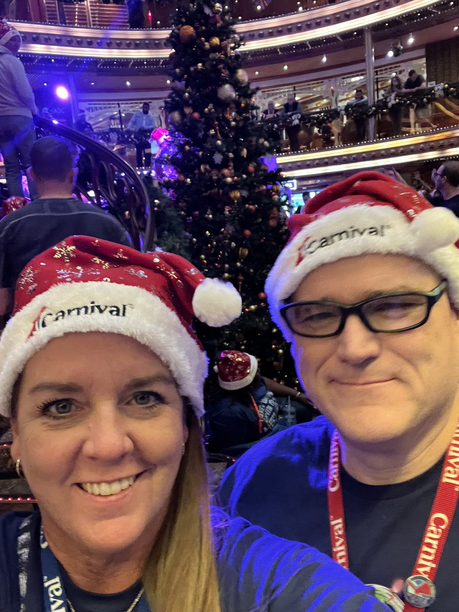 SoMissEagle's tweet photo. Family cruise at Christmas. 🎄🛳️⚓️ https://t.co/rrpkp2LGnN