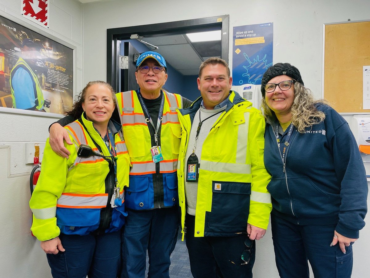 Congratulations to one of IAD's finest ramp supervisor's Mike Veloso's retirement. Thank you for 28 years of dedication @united @weareunited #GoodLeadstheWay @HenryatUnited @deck_68
