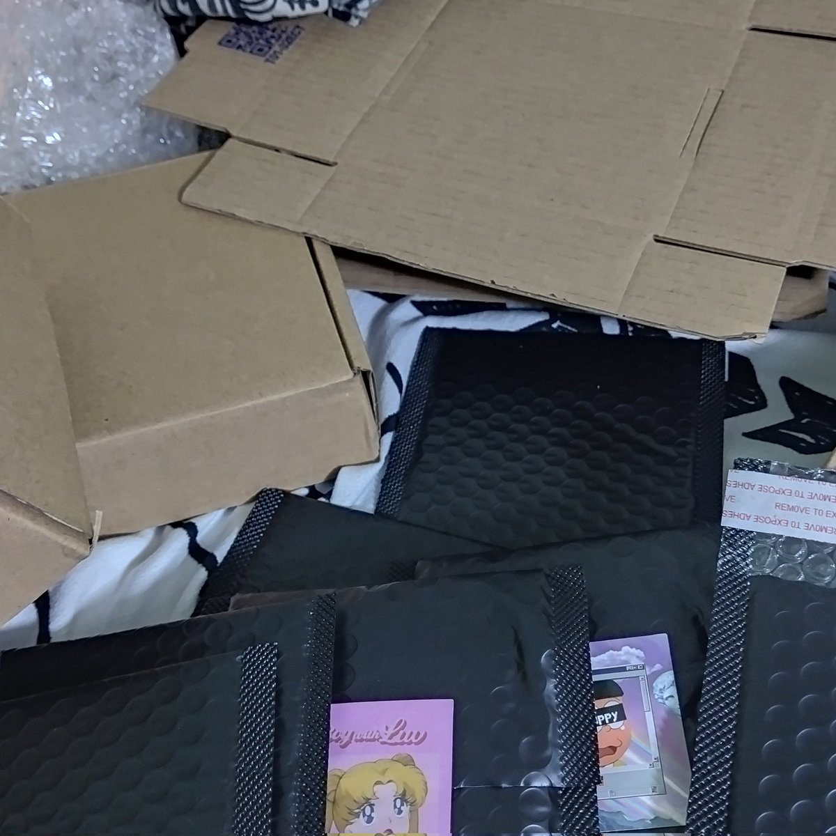 snghyntdds's tweet photo. packing >< https://t.co/zti2pfKiGJ