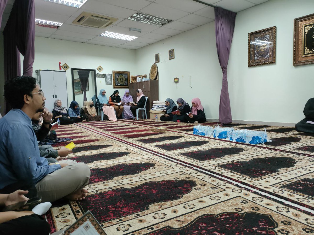 negeriroadstone's tweet photo. MAJLIS BACAAN YASIN & TAZKIRAH NEGERI ROADSTONE
Tarikh: 23 DISEMBER 2022 | 28 Jamadilawal 1444H
Tempat: Surau Negeri Roadstone Sdn. Bhd.
Alhamdulillah, bacaan Yasin sebentar tadi dipimpin oleh Ustaz Najib Bin Taha dan diakhiri dengan tazkirah pada pagi jumaat hari ini.
#nrsb https://t.co/qhrGEotWUk