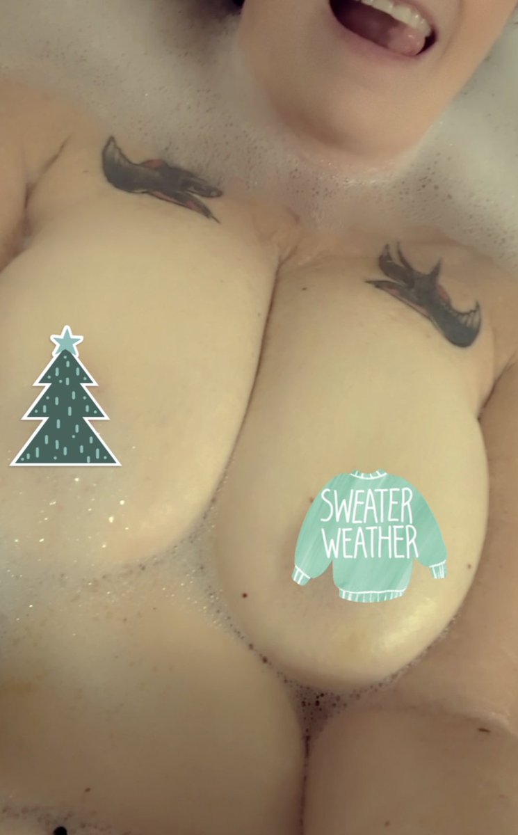 TrixieG70's tweet photo. Baby it's cold outside. 
#sweaterweather 
#bubblebath 
#ddd https://t.co/BTVJs8gRSQ