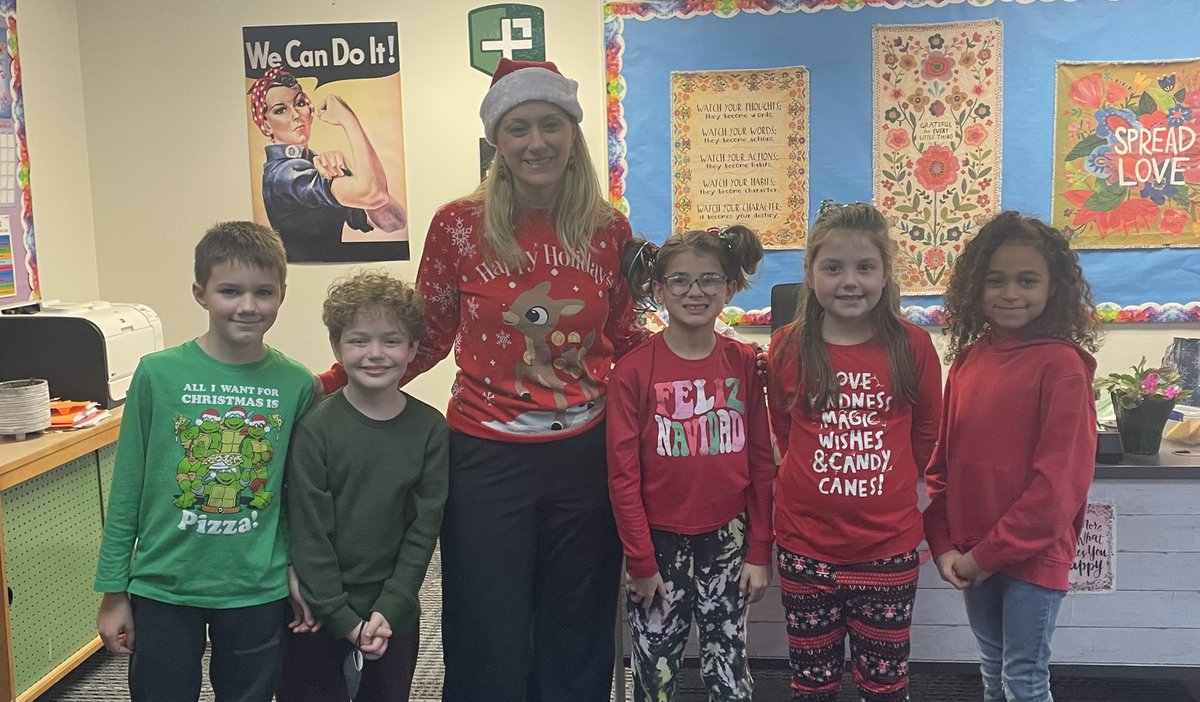 MRELunchBunch's tweet photo. Special lunch with MRE students who used their well-earned Warrior bucks to have a special holiday lunch with me today. ❤️💚 https://t.co/xLiTDuCdEj