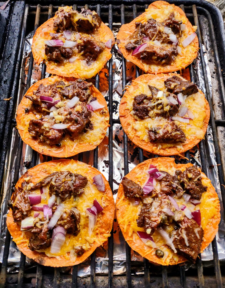 RogueCookers's tweet photo. Throwback to Tostada Thursday last week. Purposely saved some E3 Meat's new Hanger Steak offering for these bad boys. Very good and #wifeapproved ๐
#tostadathursday #throwback #texmex #hangersteak #hanger #steak #bbq #TraegerGrills #Traeger #COOK #LowSlowRogue #RogueCookers https://t.co/su1OZDLdBK