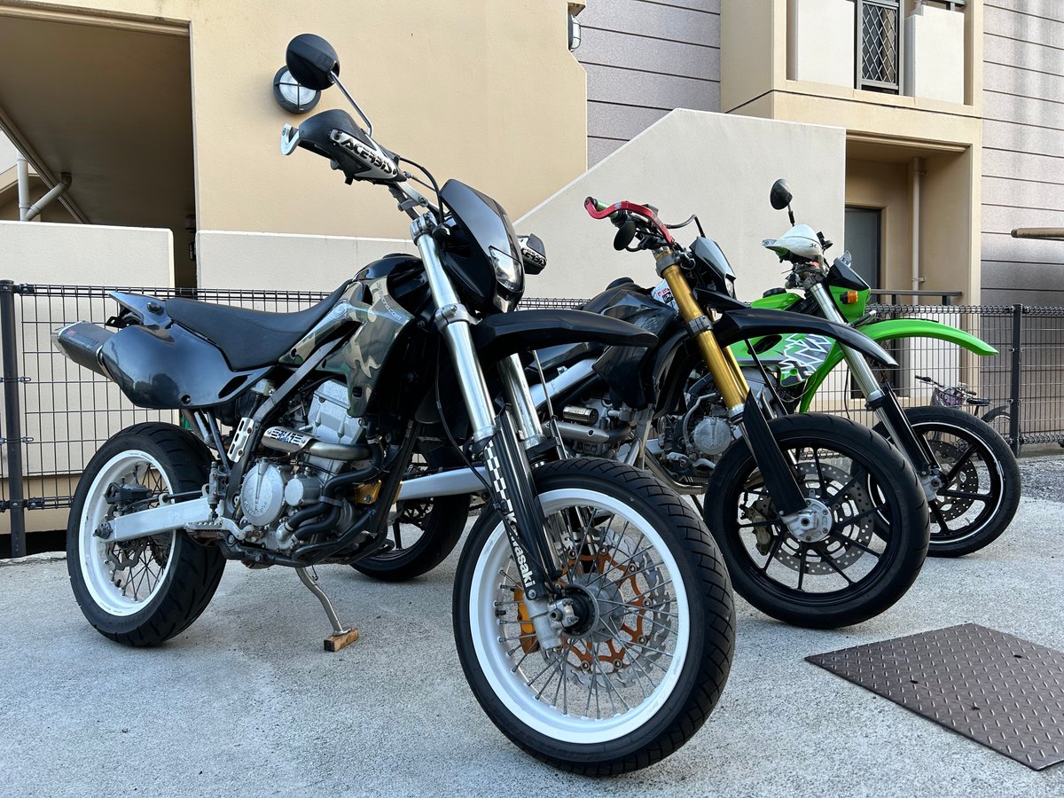 JunkYard069's tweet photo. #バイク乗りとして軽く自己紹介
名前：株式会社JunkYard
年齢：2005年生まれ
住み：鳥取🐫
車種：旧車から最近のまで幅広く
一言：中古バイクパーツをヤフオク！にて販売しております（｀・ω・´）ゝ
#バイク乗りと繋がりたい 
#バイクが好きだ
#YAMAHAは美しい
#俺たちカワサキが好きだ
#鈴菌 https://t.co/RQZsm4pm7P