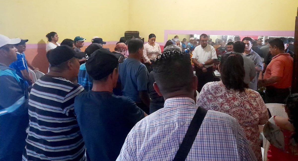 FussSv's tweet photo. Compañeros/as sindicalistas de #SETRAMUSAM miembros @FussSv realizaron su fiesta de fin de año, en donde se hizo recuento de los logros alcanzados y los desafíos que depara el #2023 @CIRACOFICIAL @sitramsam @SITRAPGR #ElSalvador https://t.co/lwrvNg4QZN