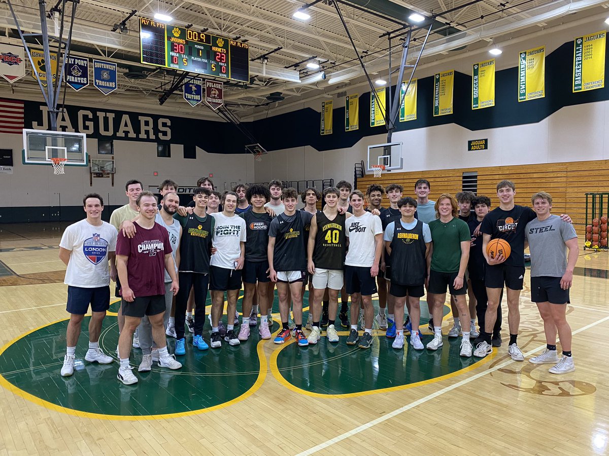 Game canceled? No worries. 

Alum is back in town!!! Who do you got your money on⁉️

#JoinTheFights #FAMILY