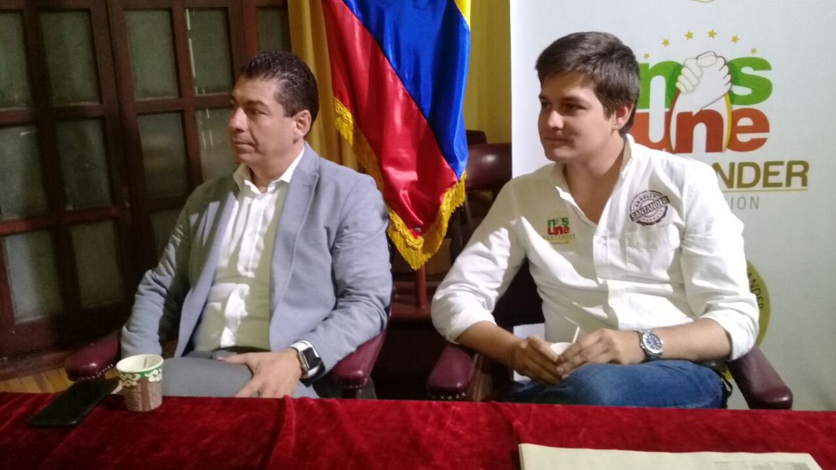 AlfonsoPintoFra's tweet photo. 🧵1/2
Como Director de Competitividad en el gobierno #SantanderNosUne, junto al Gobernador @DidierTaveraA, logramos que el estímulo económico a los ganadores del Concurso Departamental de Periodismo Luis Enrique Figueroa Rey, se hiciera efectivo al día siguiente de la ceremonia. https://t.co/FIYQebnpKe