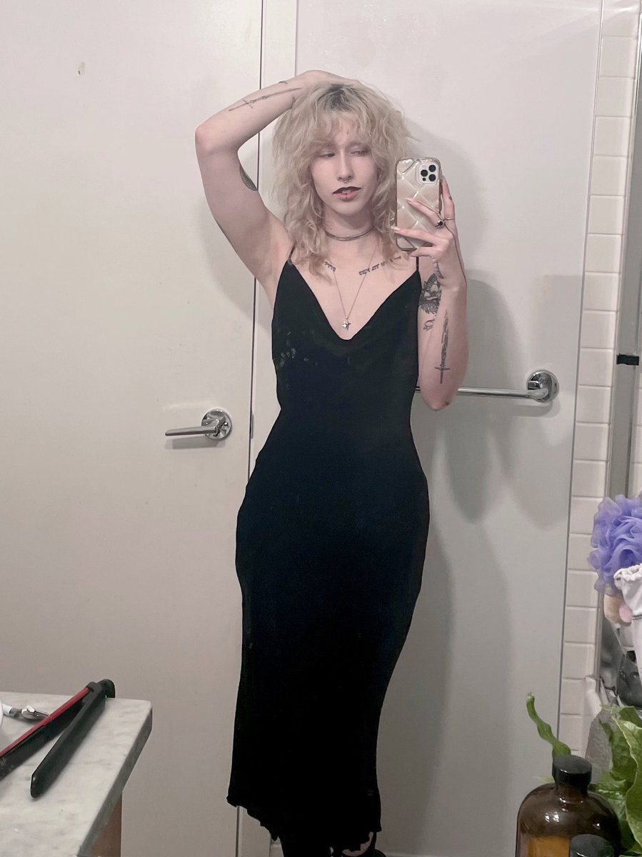 Ell Eros 🖤 on Twitter to post the pics of me wearing a dress