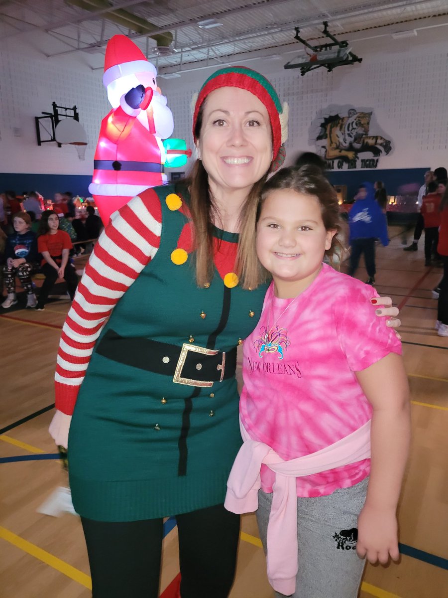 SRacco's tweet photo. We had so much fun @svdptiger Christmas dance today! All of the gingerbread houses were amazing! Way to go tigers! https://t.co/M9EH6vqcHN