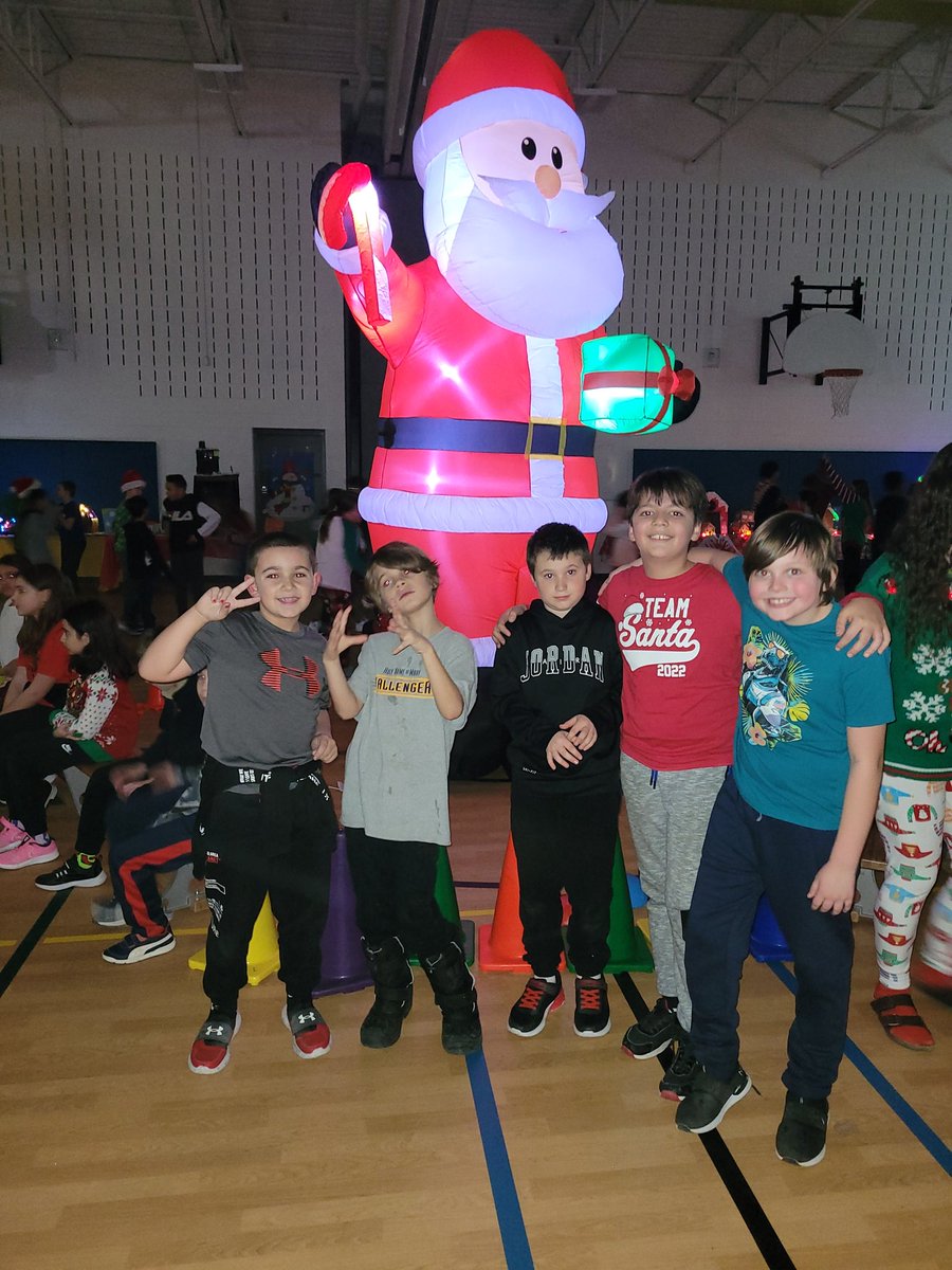 SRacco's tweet photo. We had so much fun @svdptiger Christmas dance today! All of the gingerbread houses were amazing! Way to go tigers! https://t.co/M9EH6vqcHN