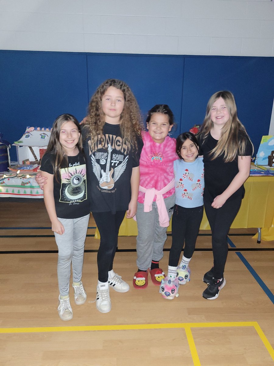 SRacco's tweet photo. We had so much fun @svdptiger Christmas dance today! All of the gingerbread houses were amazing! Way to go tigers! https://t.co/M9EH6vqcHN
