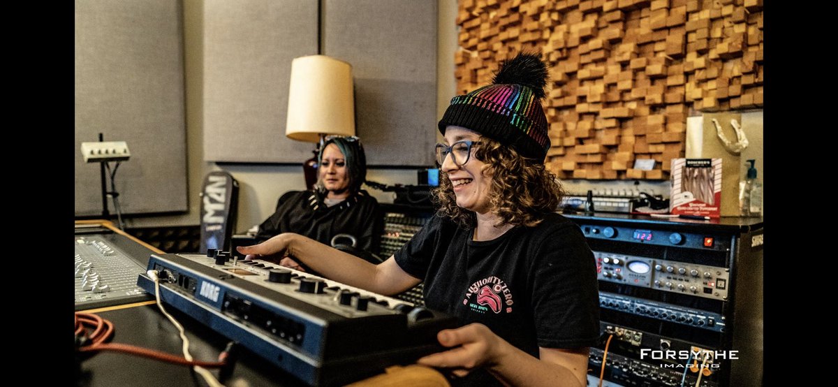 M2NOFFICIAL's tweet photo. Makin moves. #milestonowhere #galaxypunk #femaleproducers #womeninmusic https://t.co/2YOZKp3erz