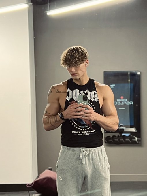 Searching for a workout buddy 👀 https://t.co/zGB7j2a4i5