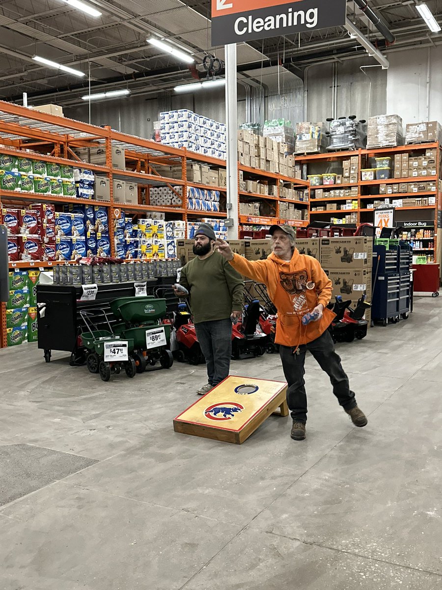1Josue_Castro's tweet photo. Had a little downtime last night, so we brought out the bags to thank the team for the hard work they have contributed. https://t.co/BUlsV3ej7P