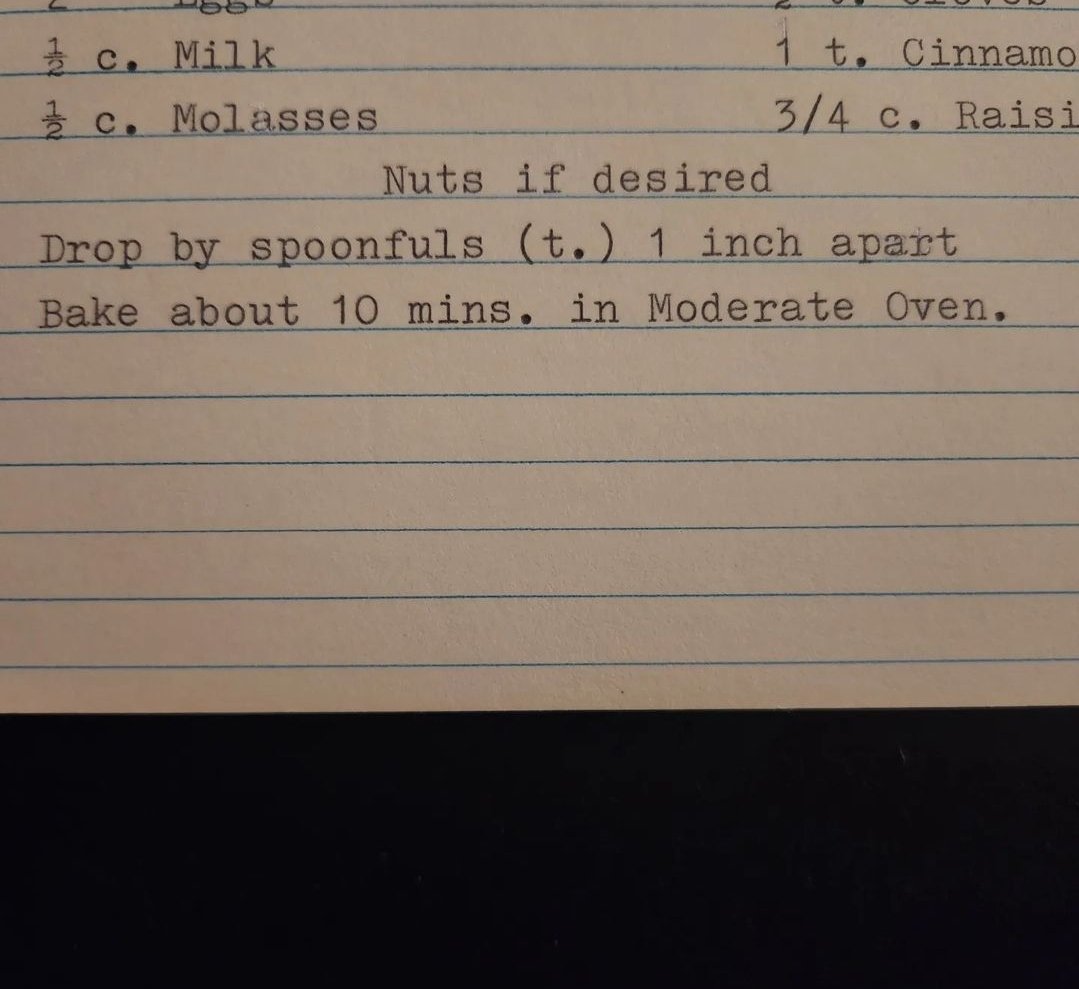 Nothing like a super detailed cookie recipe. I know exactly what I'm supposed to do. Anyone know what a "moderate oven" is? 🤣🤣