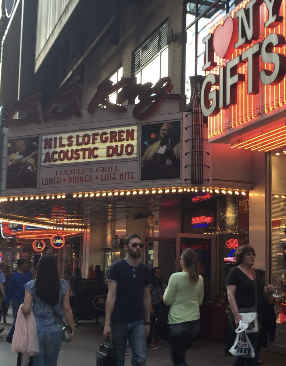 NYCSightsSounds's tweet photo. @roseaiello2 @nilslofgren @americanaUK Nils could not have been better (or nicer) when I saw him a few years ago at #BBKings #nyc. The famous wrestler #Mankind was in the room too. #nils https://t.co/dLdLxILhD7