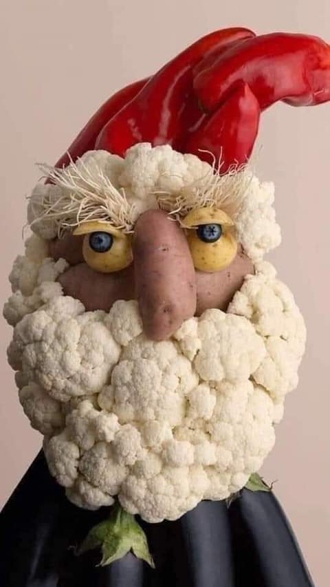 rogeliomtz75's tweet photo. Santa Claus realizado con vegetales. https://t.co/fkY60jTVlW