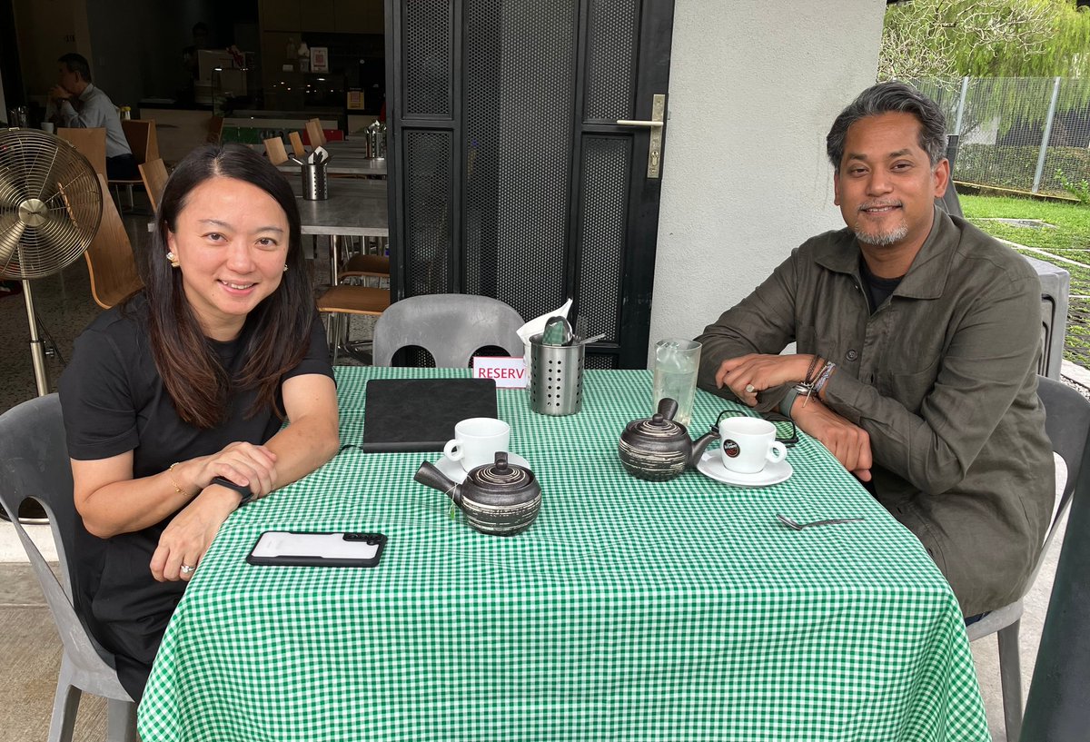 hannahyeoh's tweet photo. Perjumpaan bersama @Khairykj untuk mendengar idea, pandangan dan pengalaman beliau semasa di @KBSMalaysia. Thank you for making time. I believe in inclusive leadership especially so for a portfolio like youth and sports. https://t.co/ONvgVXqzT6