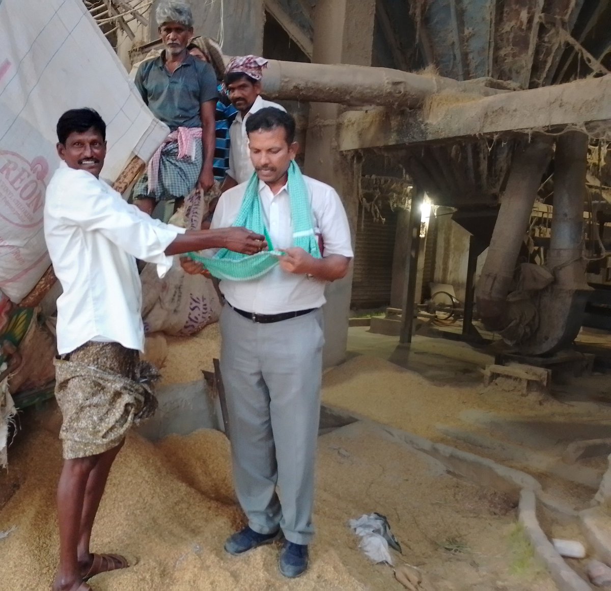 RMaachana's tweet photo. #రైతు దినోత్సవం
#Ryot day
#Farmer s day
#kisanofindia 
#kisan divas
#రైతు_దినోత్సవం 
#farmlife 
#agriculture 
@Kisanektamorcha 
@DDKisanChannel 
@Kisan_Congress 
@KisanSabha 
@KisanMera https://t.co/5T42x7vDxS