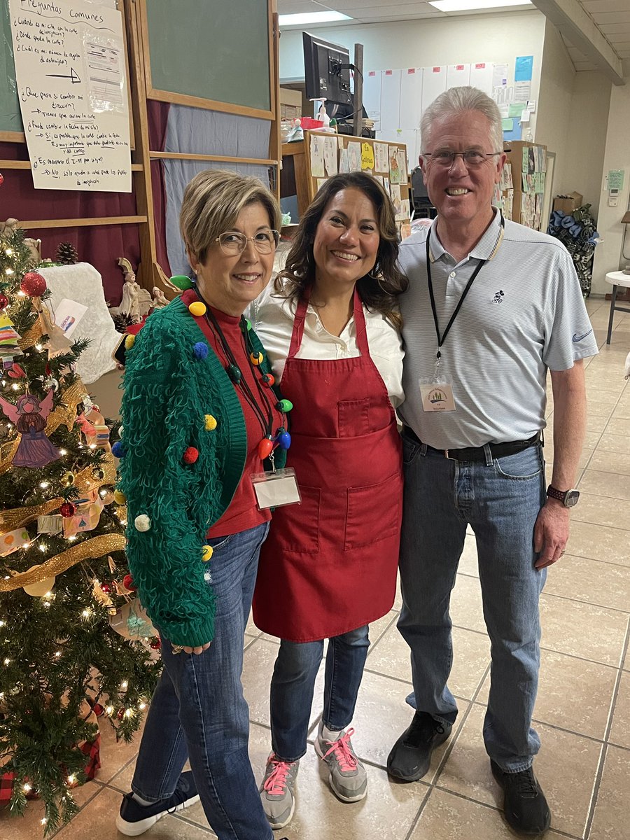 vgescobar's tweet photo. It was a beautiful evening helping feed some of the refugees in El Paso. My new colleague and dear friend @Gabe_NM drove in to help, and I ran into my kids’ 6th grade teacher Ms. Monsisvais and local Judge Sue Kurita and her husband Alan. God bless them all. 🙏🏽❤️ https://t.co/nWAZLmVRfM