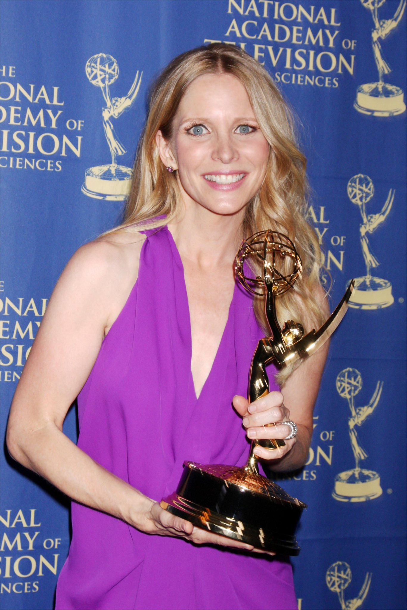 Happy Birthday to Lauralee Bell . 