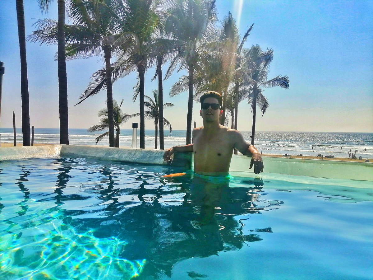 danielborlr's tweet photo. Gran año y navidad 🎅🏻🌊☀️ https://t.co/4QkP9vatML