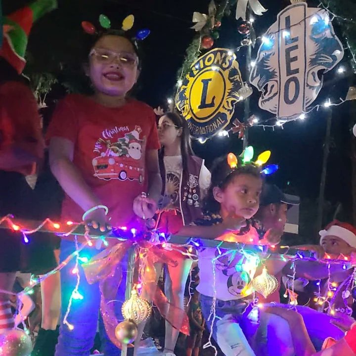 EnniaLuque's tweet photo. Club de Leones Puerto Armuelles participan del Desfile Navideño realizado en los corregimiento en Puerto Armuelles y Manaca Civil. #NosotrosServimos #Leonesd1 #Juntospodemos https://t.co/rZhI2V0lHg