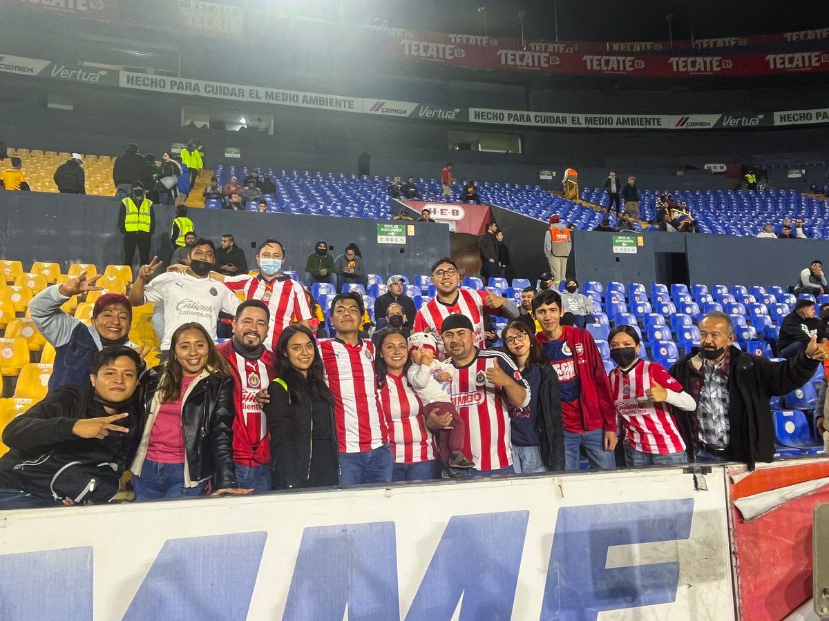 Chivas's tweet photo. �� ¡Qué grandes mis Regios Rojiblancos en el Volcán! 🔴⚪️🔴

La mejor afición de 🇲🇽 es la del Guadalajara por los siglos de los siglos 👏🏻👏🏻👏🏻 https://t.co/BExhxQlQ6S