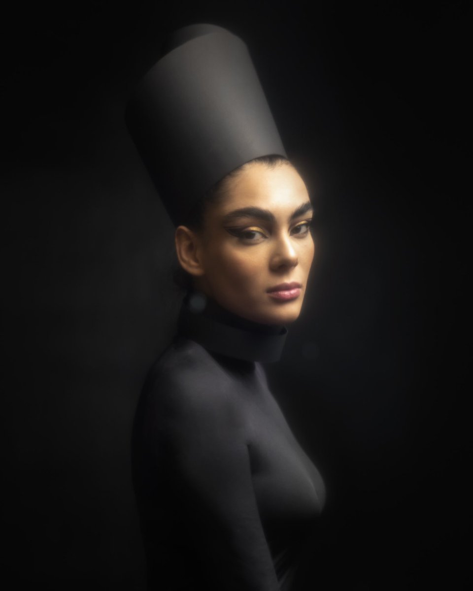 Fine art portrait is a great genre for selling your artwork in NFT markets.
🎯

Is there any other genre for photographers who want to sell their NFTs?
📸

Check this NFT here 👇🏼

seed.photo/nfts/details/5…

#NFTCommunity 
#NFTCollections 
#nftphotography 
#NFTphotographers
