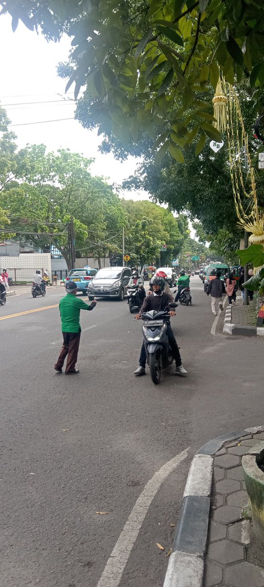 09:54 lalin Jl PHH Mustafa depan Prime Park Hotel lancar dua arah <a href="/PRFMnews/">Radio PRFM</a>