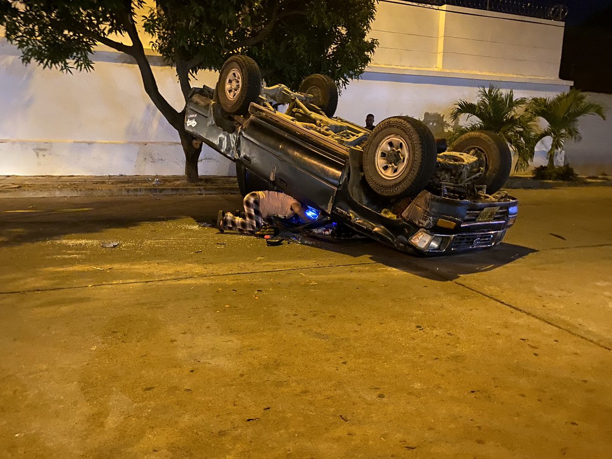 AABallestas's tweet photo. Diario vivir en la Kra 10 @MinTransporteCo @MinTransporteCo @SecTransitoVpar @PlaneacionCesar @gobcesar https://t.co/aw3585I5Bx