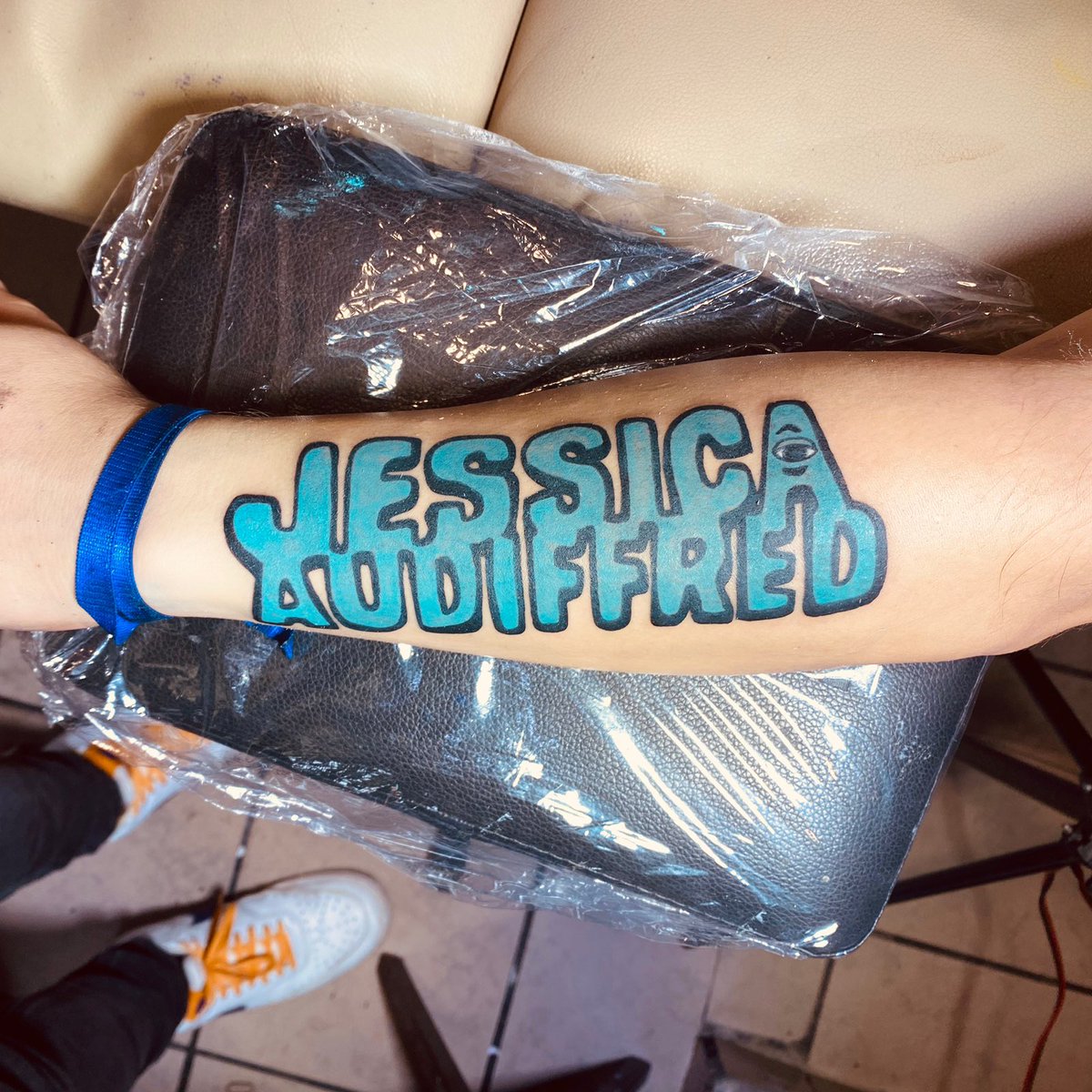 _JSG28's tweet image. No saben lo feliz que me hace volverme a tatuar algo que me represente, la música de Jessica siempre será mi alivio en todo ❤️ te admiro mucho @JessicaAudifred ❤️🇲🇽
