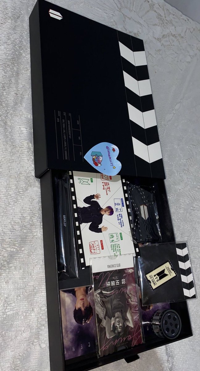 jakepallet's tweet image. VENDO / VENDA BTS ARMY ZIP 2019 

• Valor: R$ 330,00 
💜Frete INCLUSO 
💜Acompanha brinde de pré-venda e pôster
Envio em janeiro. Tenho Feedbacks positivos✅