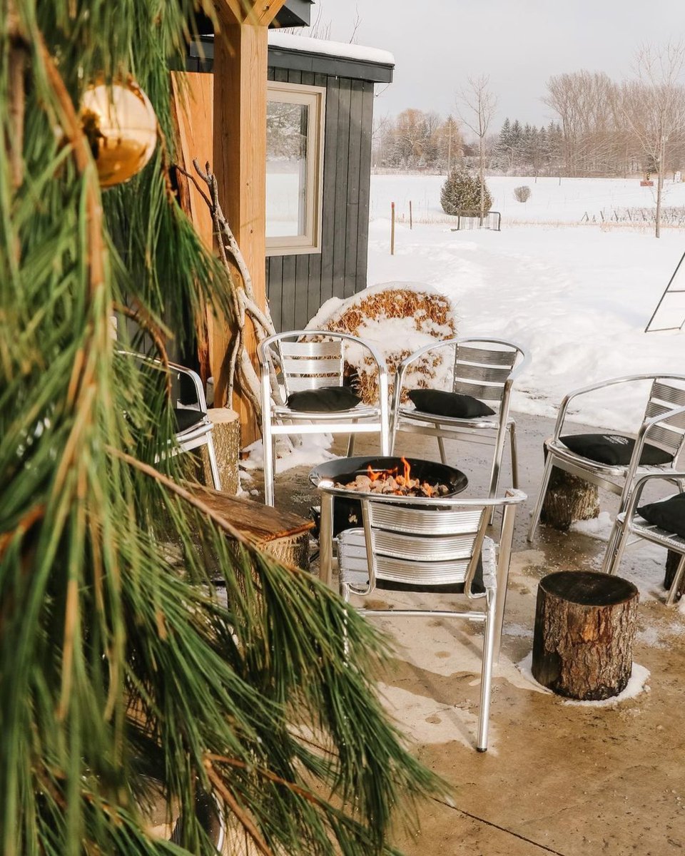 #WineCountryOntario wineries know how to make the most of every season.☃️Check out <a href="/GeorgianHills/">Georgian Hills Vineyards</a> cozy fire pits where you can enjoy a glass of delicious Ontario #VQA wine. 

They even have midweek winemaker’s specials, available Monday - Friday.

📸 <a href="/GeorgianHills/">Georgian Hills Vineyards</a>