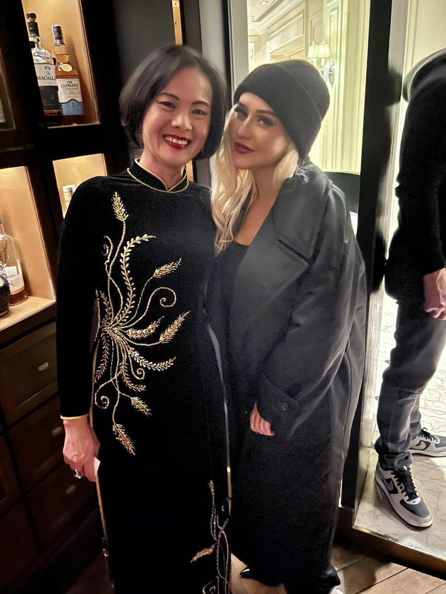 With the “Voice of Generation” - Christina Aguilera - after the VinFuture Prize Award Ceremony. Thank you @Xtina for joining us in Vietnam to celebrate “Science for Humanity”
@xtina @vinfutureprize 
#Beautiful #AMillionDreams 
#Thevoicewithin 
#prize 
#vinfuture