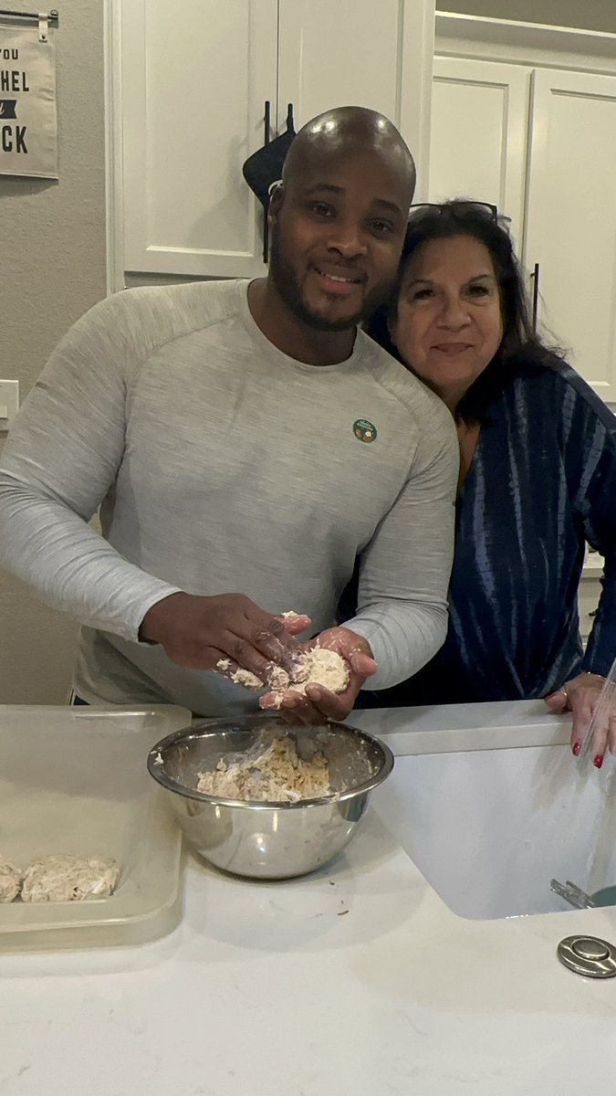 MamaMoodyX5's tweet photo. Christmas Eve preparations underway!!!Crab cakes up first… @D_Moody01 #SevenFishes #Foodie #CheffingitUp #TisTheSeason https://t.co/wbI5tkqqF7