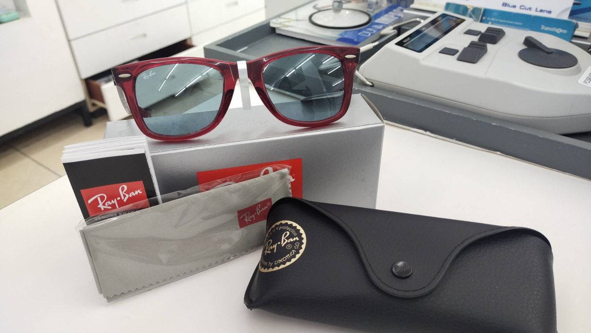 _furinut_'s tweet photo. Gift Festival 🎁 ต้อนรับเทศกาลแห่งความสุข 
ถึงซานต้าจะพาเธอกลับมาไม่ได้ แต่เราพาโปรปังๆ มาให้ได้
ช้อปด่วน! แว่นกันแดด Ray-Ban และ Oakley ราคาเพียง 2,990 บาท
ลดพิเศษ จากราคาป้ายถึงหมื่นกว่าบาท  
รีบเอฟก่อนพลาด ทักหาแอดมินได้ตลอดเ��ลา 🎅ราคานี้แค่ ONLINE ONLY เท่านั้น https://t.co/jlbaMxpSR1