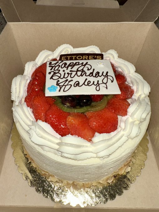 Damn my age is almost as high as I am 😂 https://t.co/BW9jGX7z3Y<a href="/tag/btsatrosebowl"class="tags"><span>#btsatrosebowl</span></a>