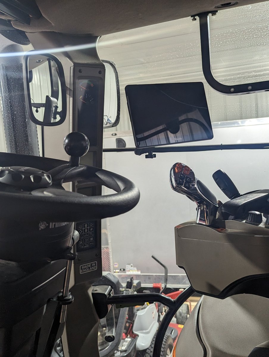 PrecisionAgAndy's tweet photo. @LincoPrecision newest precision ag tech Josh Beard first @Trimble_Ag GFX 750/ Nav 900 and Ez Pilot Pro install on a Case maxxum. Using centerpoint rtx fast corrections getting ready for plant 2023. https://t.co/xNbsYjDMEx