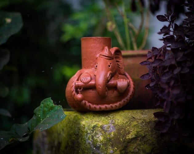 ms_bazaar's tweet photo. A beautiful intricate Shri Ganesh Candle stand with divinity to appeal your soul and not your eyes❤️
#gabesh #terracotta #candle #candlestand #light #missionshakti https://t.co/6XRTi6xuUX